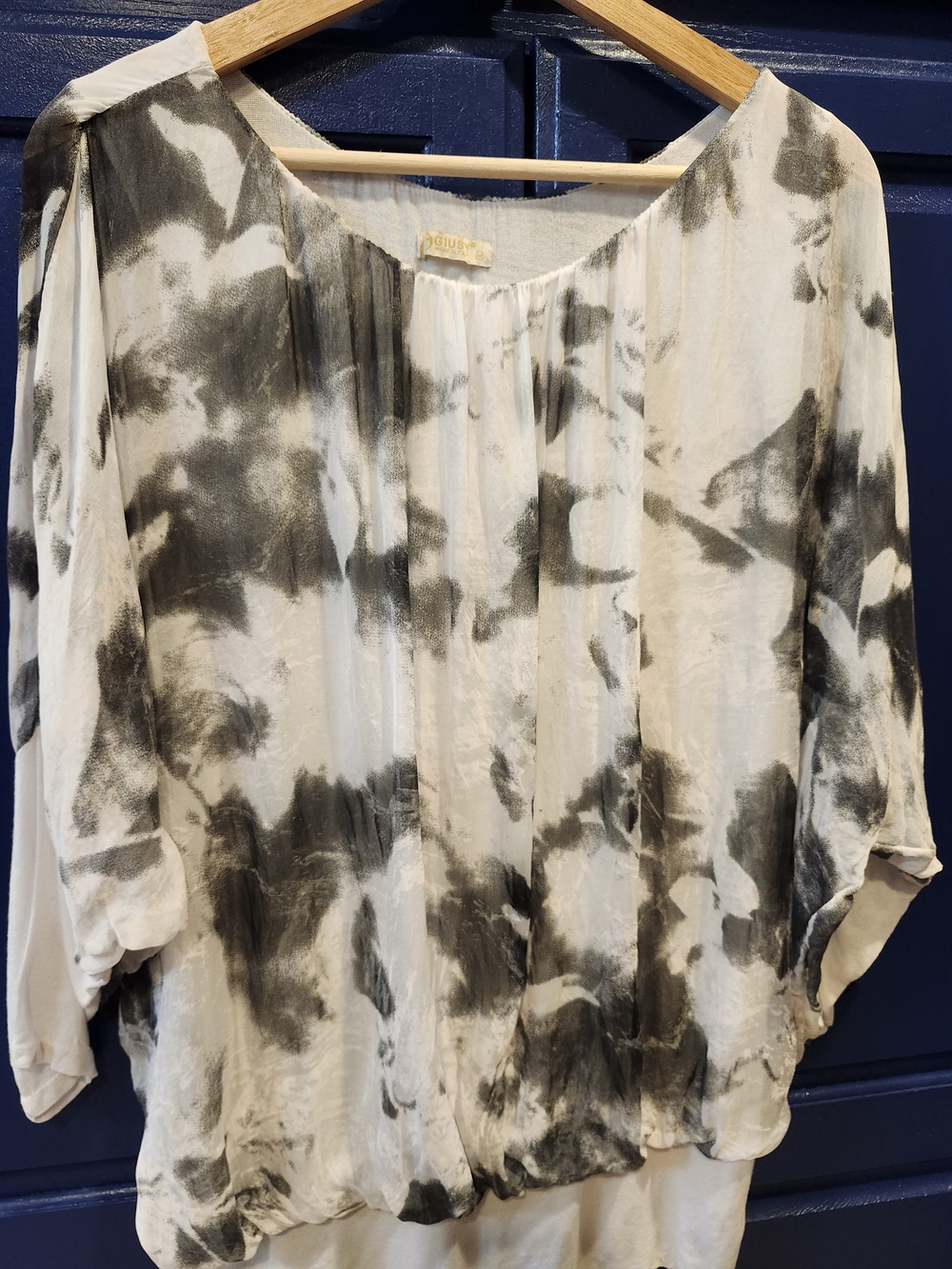 GIUSY Italy Silk Blend Tie Dye Blouse M Gray Off Shoulder Bubble Hem Batwing Top